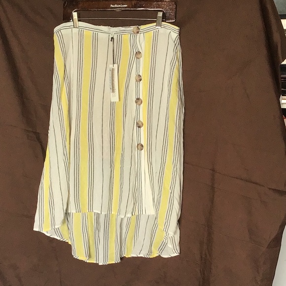 High Low Skirt NWT - Picture 5 of 9